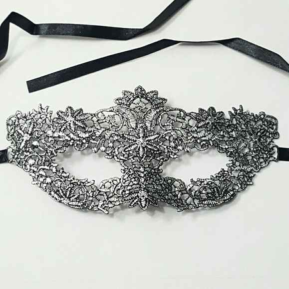 Boutique Accessories - ⤵⤵#6 Masquerade Party Silver Venetian Lace Mask